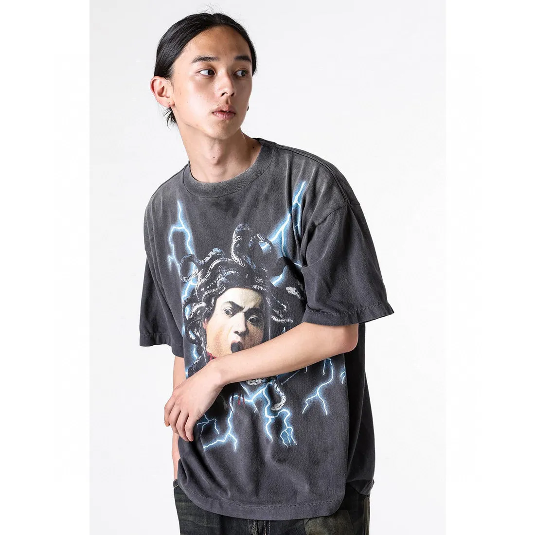 SAINT Mxxxxxx MEDUSA SS TEE/BLK Medusa Hydra retro sulfur-dyed short-sleeves, washed black S-XL, cylindrical fabric with no side seams, the open width is almost meaningless, Assute ready-to-wear dyeing, the whole piece faded, collar and cuffs frayed, many hangings, oversized printing position, genuine level restoration, customized joint main mark/wash mark/with little angel anti-counterfeiting